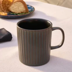 Karaca Mugs & Kaffeebecher-Cervantes Stoneware Becher, 380ml, Grün Grün01