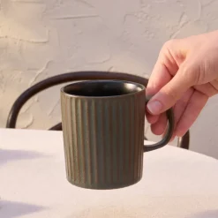 Karaca Mugs & Kaffeebecher-Cervantes Stoneware Becher, 380ml, Grün Grün01
