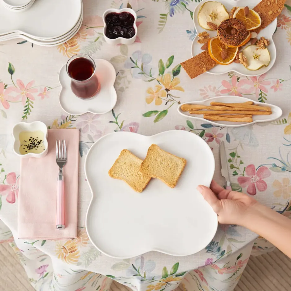 Karaca Frühstücksset Für 6 Personen-Clover Porzellan 6 Personen Frühstücksset und Servierschalen, 28 Teilig Weıß01