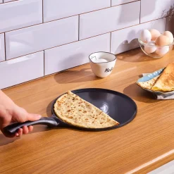 Karaca Keramikpfanne-Fluffy Antihaft-Induktionspfanne mit Keramikbeschichtung für Crêpes und Pfannkuchen, 26 cm, schwarz
