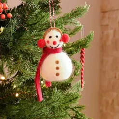 Karaca Deko-Objekte-Home Weihnachten Schneemann mit Ohrenschützer Baumschmuck, 8x13 cm Weıß01