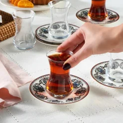 Karaca Teegläser Sets-Nakkas 12-teiliges Türkisches Teeset aus Bone China für 6 Personen, 130 ml, Rot