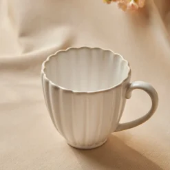 Karaca Mugs & Kaffeebecher-New Daisy Steinzeugbecher mit Reaktivglasur, 230 ml, Weiß Beyaz