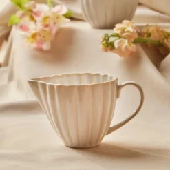 Karaca Mugs & Kaffeebecher-New Daisy Steinzeug-Milchkännchen mit Reaktivglasur, 150 ml, Weiß Beyaz