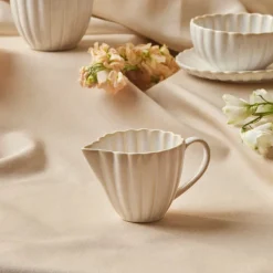 Karaca Mugs & Kaffeebecher-New Daisy Steinzeug-Milchkännchen mit Reaktivglasur, 150 ml, Weiß Beyaz