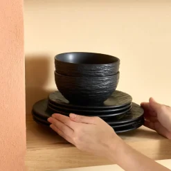 Karaca Tafelservice Für 6 Personen-Solem Embossed 18-teiliges Steinzeug-Tafelservice für 6 Personen, Schwarz Schwarz01