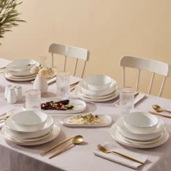 Karaca Tafelservice Für 12 Personen-Stream Bone China Favaro 53-teiliges Tafelservice für 12 Personen, Gold