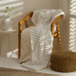 Karaca Decken-Stripe Sherpa Weiße Decke 130x150 Beyaz