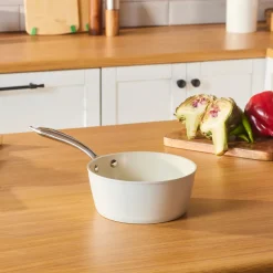 Karaca Swiss Crystal Produkte|Milchkännchen-Swiss Crystal Almond Cream Stielkasserolle mit Edelstahlgriff 18 cm Creme01