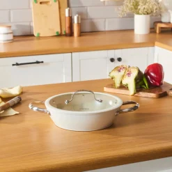 Karaca Swiss Crystal Produkte|Keramiktopf-Swiss Crystal Almond Cream Handle Flache Kasserolle 26 cm Creme01