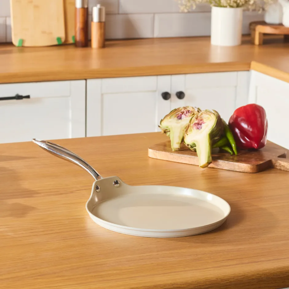 Karaca Swiss Crystal Produkte|Keramikpfanne-Swiss Crystal Almond Cream Pfannkuchen Pfanne 25 Cm Creme01