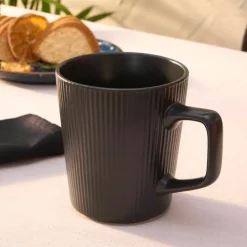 Karaca Mugs & Kaffeebecher-Vini Tasse, Schwarz, 520 ml Schwarz01