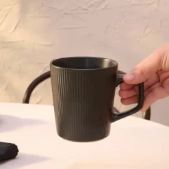 Karaca Mugs & Kaffeebecher-Vini Tasse, Schwarz, 520 ml Schwarz01