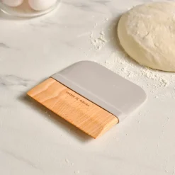 Karaca Backhelfer-X Refika Gadgets Beidseitiger Holz-Teigschaber Grau02