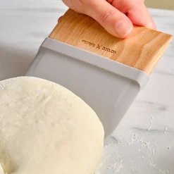 Karaca Backhelfer-X Refika Gadgets Beidseitiger Holz-Teigschaber Grau02