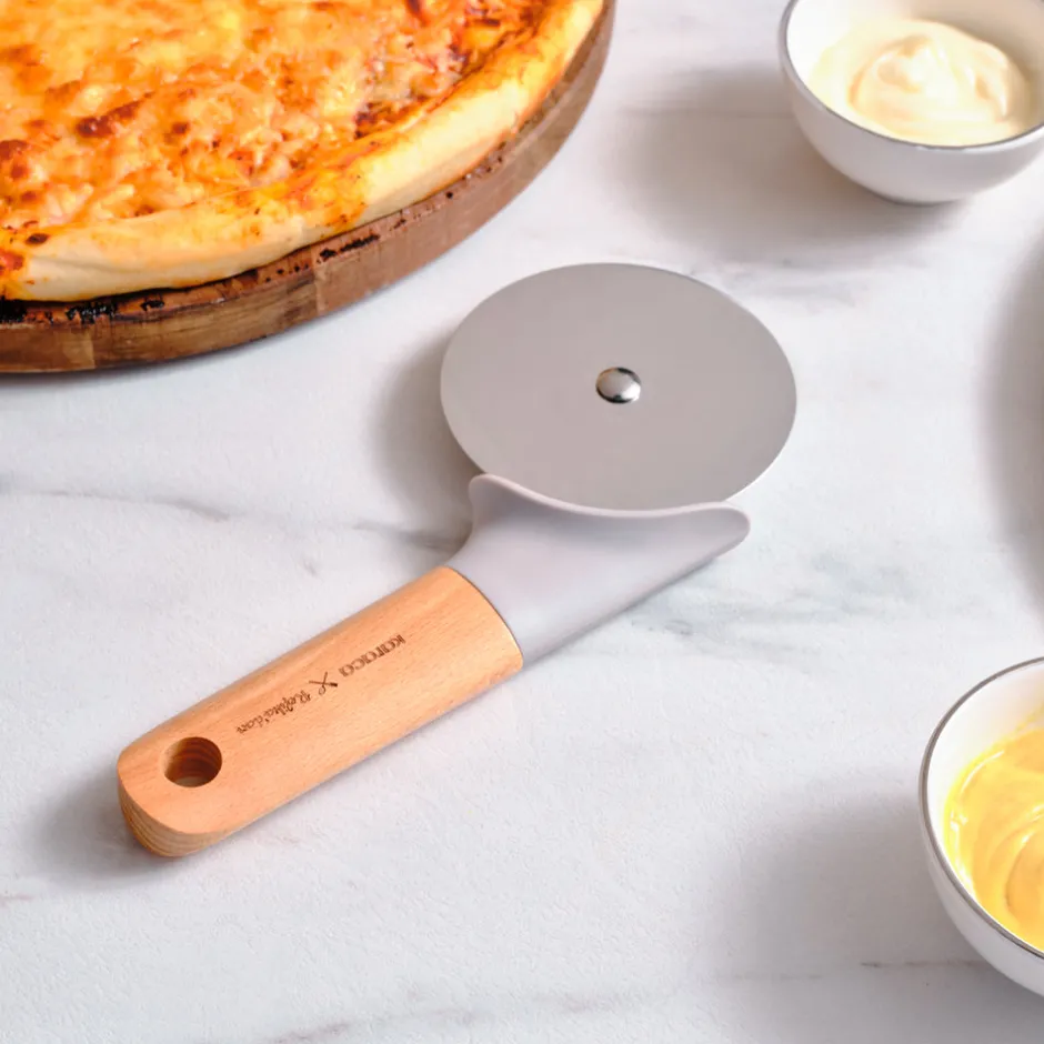 Karaca Backhelfer-x Refika Gadgets Pizzaschneider mit Holzgriff Grau02