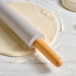 Karaca Backhelfer-x Refika Gadgets Silikon-Teigrolle mit Holzgriff Grau02
