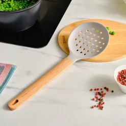 Karaca Backhelfer-x Refika Gadgets Silikon-Schaumlöffel mit Holzgriff Grau02